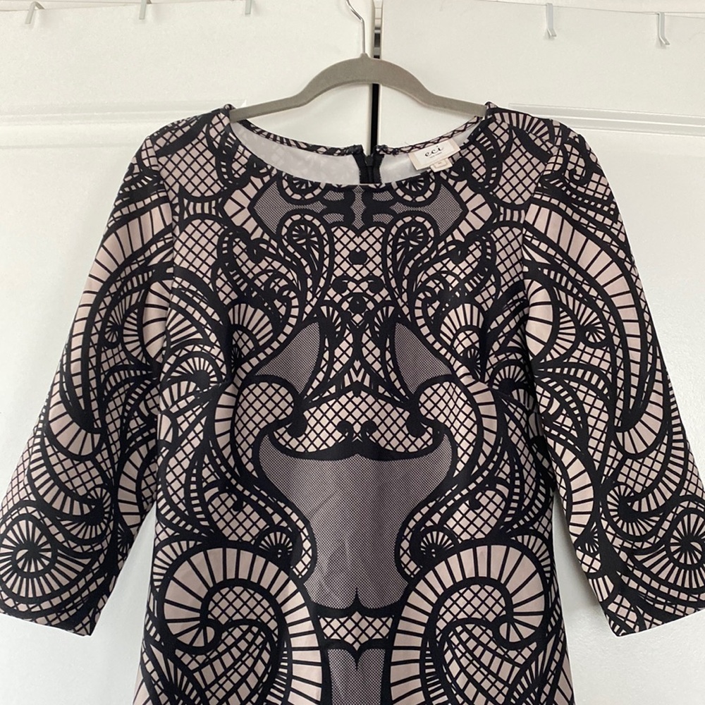 Nice eci patterned dress. Never worn in a size 8.
